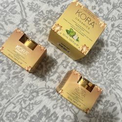 Kora Organics  Turmeric Glow Moisturizer