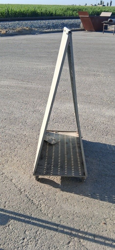 Mobile Peg Board