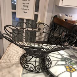 Beautiful Fruit Bowl/Basket 