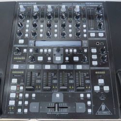 Behringer DDM4000 Digital Mixer w/ Novation DJ Controllers