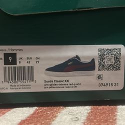 Men’s Suede Classic Pumas Size 9