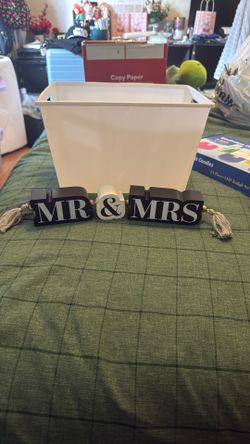 Mr & Mrs wedding decor
