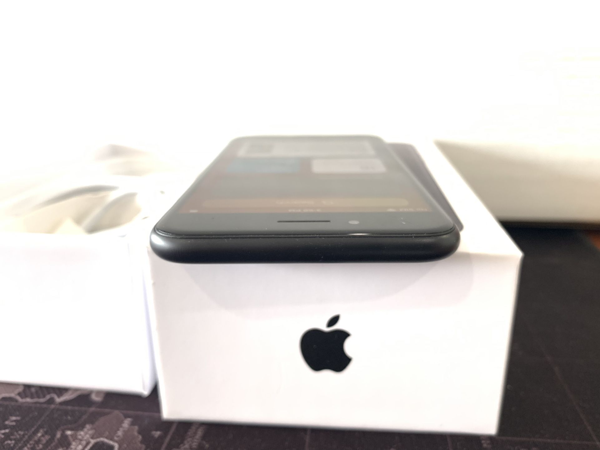 Apple iPhone 7 32GB UNLOCKED $170