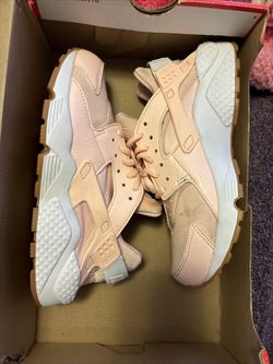 Women’s Air Huarache Size 6.5