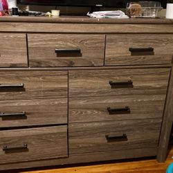 Large Size Dresser With 7 Drawers