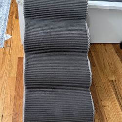 Curved dog stairs 19.7” H