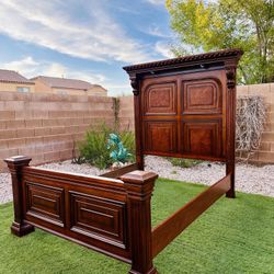 BEAUTIFUL QUEEN BED FRAME ( FAIRMONT DESINGS ) FREE DELIVERY 🚚 FIRST FLOOR ( GREAT CONDITION 🥰👌🏻 ) IT COMES WITH WOODEN SLATS FOR BOX SPRING