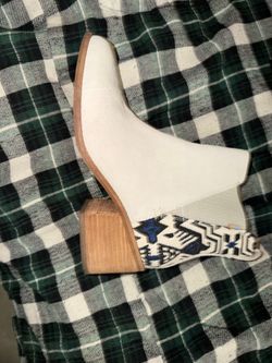 TOMS 7.5 Ankle Boots