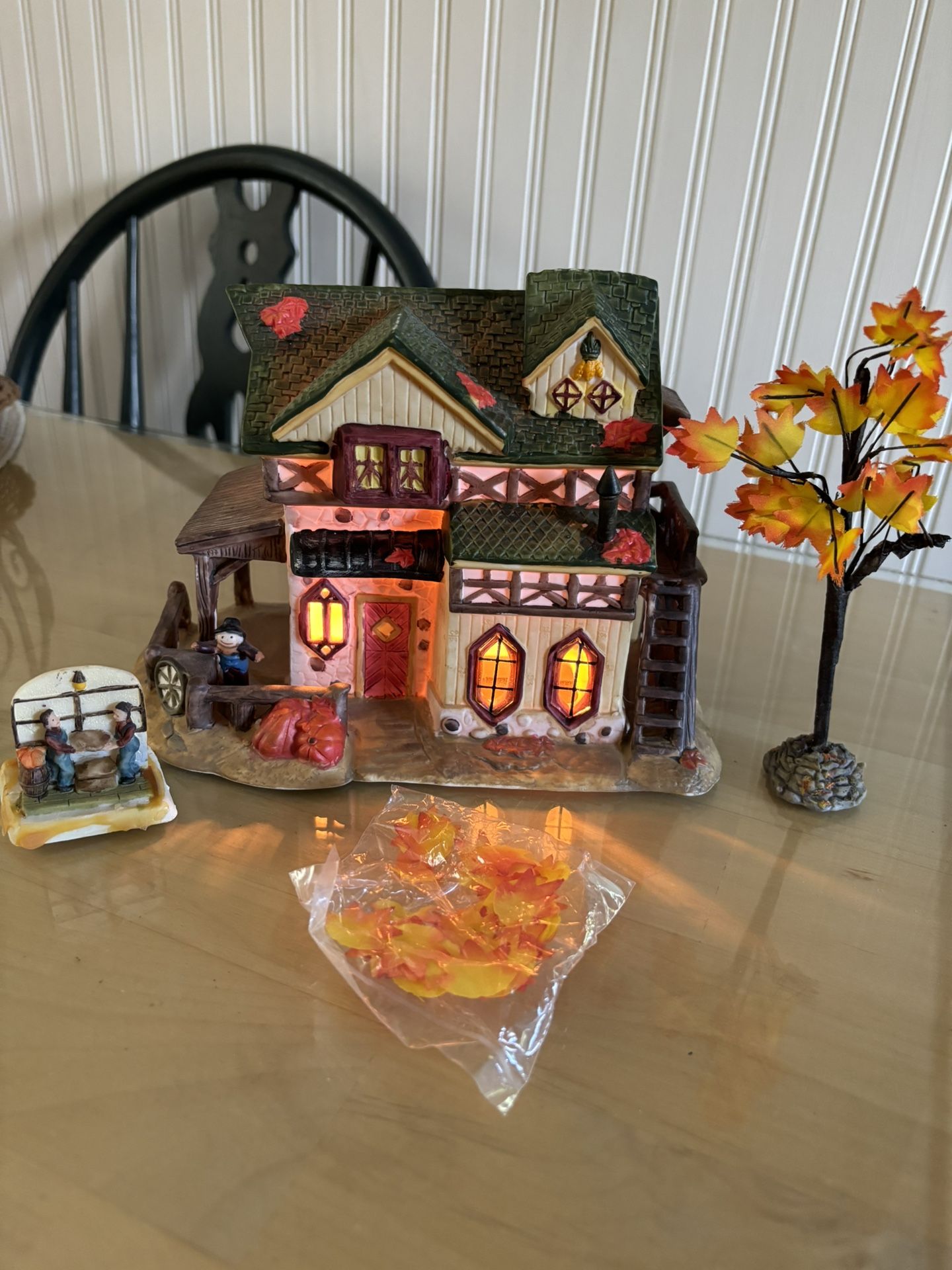 Ceramic Fall Farmhouse - Lights Up