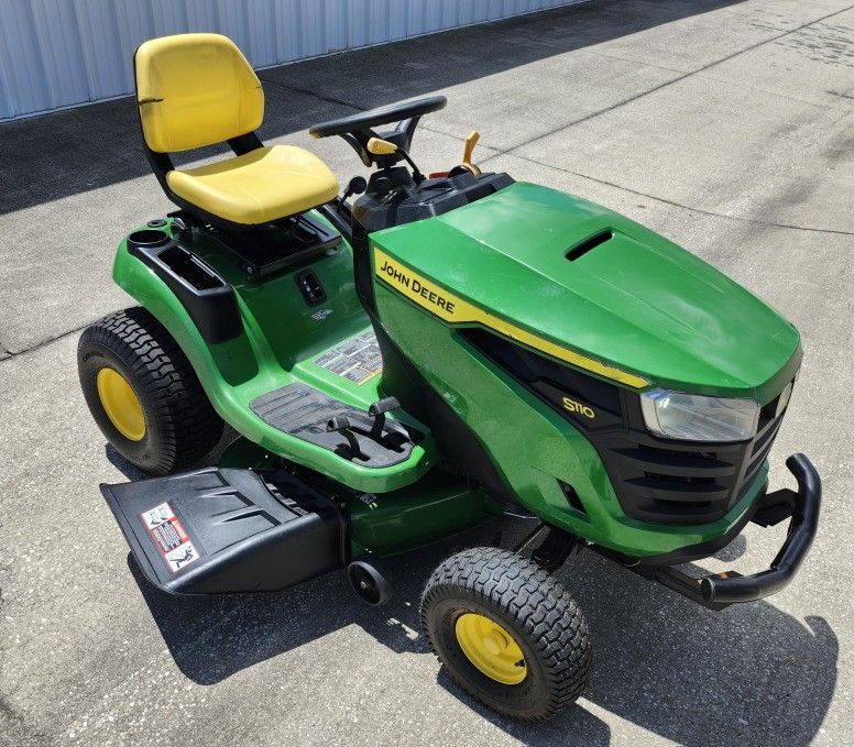 2022 John Deere S110 riding lawnmower, 19hp engine, 42" deck and hydrostatic transmission, Runs good, Many new parts, delivery available.