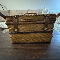 Vintage Dragon Ocean Wicker Picnic Set - Modern Farmhouse Cottagecore Style 