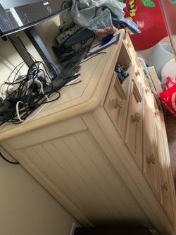 VINTAGE DRESSER MINT CONDITION!