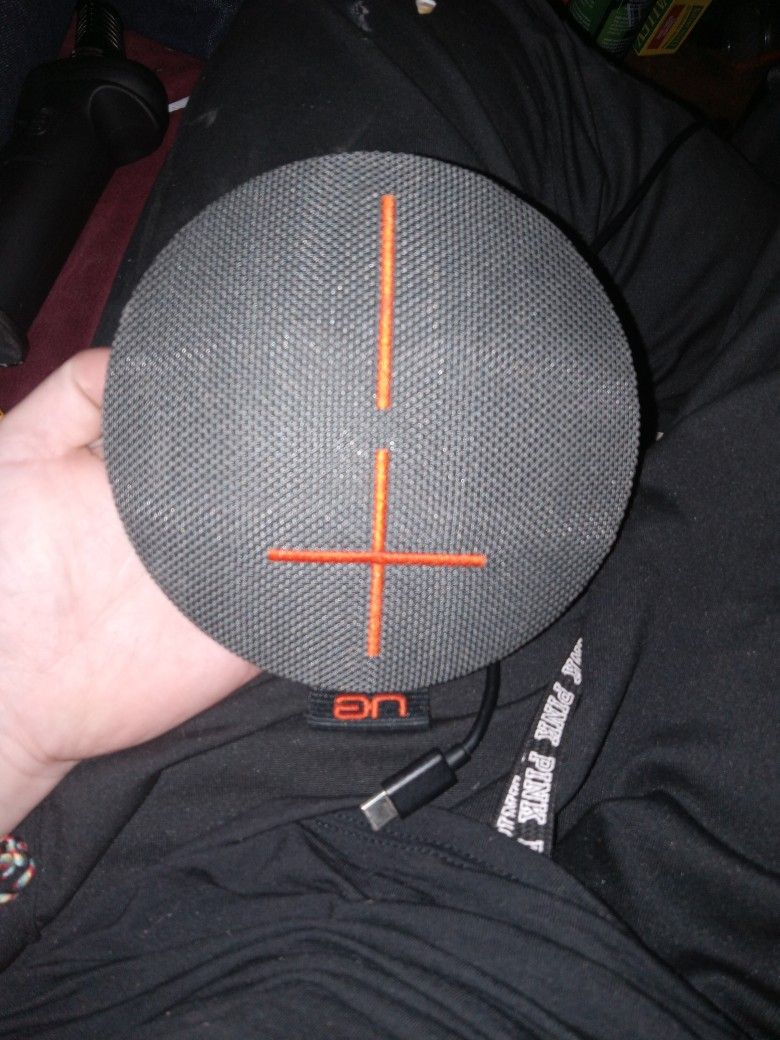 UE Earz Roll Speaker (2 Avaliable)