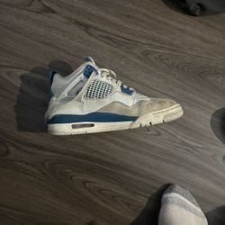 Air Jordan 4 Military Blue – Size 5Y – Used