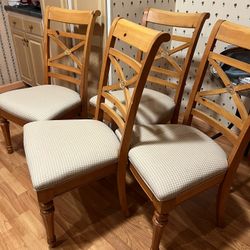 4 Beautiful Dining Chairs. Excellent Condition.