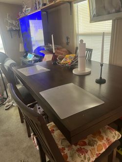 Very nice dining room table