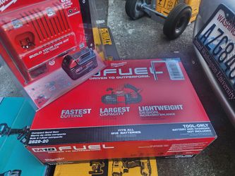 Milwaukee M18 Fuel Bandsaw Battery And Charger