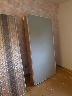 Twin Matress , plus box spring