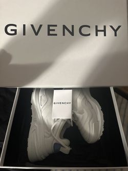 GIVENCHY