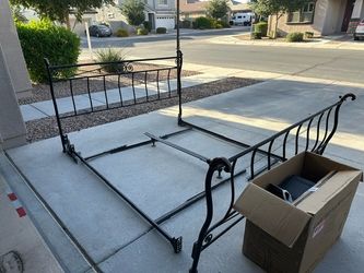 Queen/King bed frame