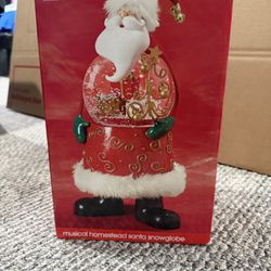 Santa Musical Snowglobe that Plays Santa Is Coming To Town