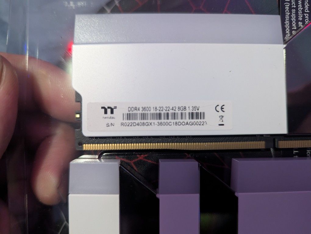 Thermaltake Ddr4 16gb (2x8)