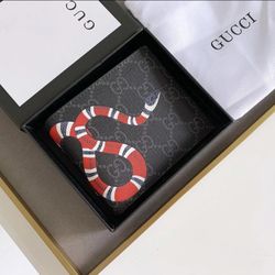 Gucci supreme wallet 