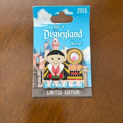 DLR 2015 A PIECE OF DISNEYLAND HISTORY it's a small world PIN - LE 2000- (Mexico)