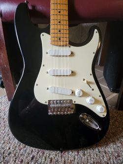 Stratocaster black with cream 3 ply pickguard