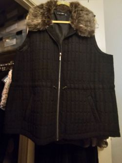 Women's Quilt Vest with Removable Faux Fur