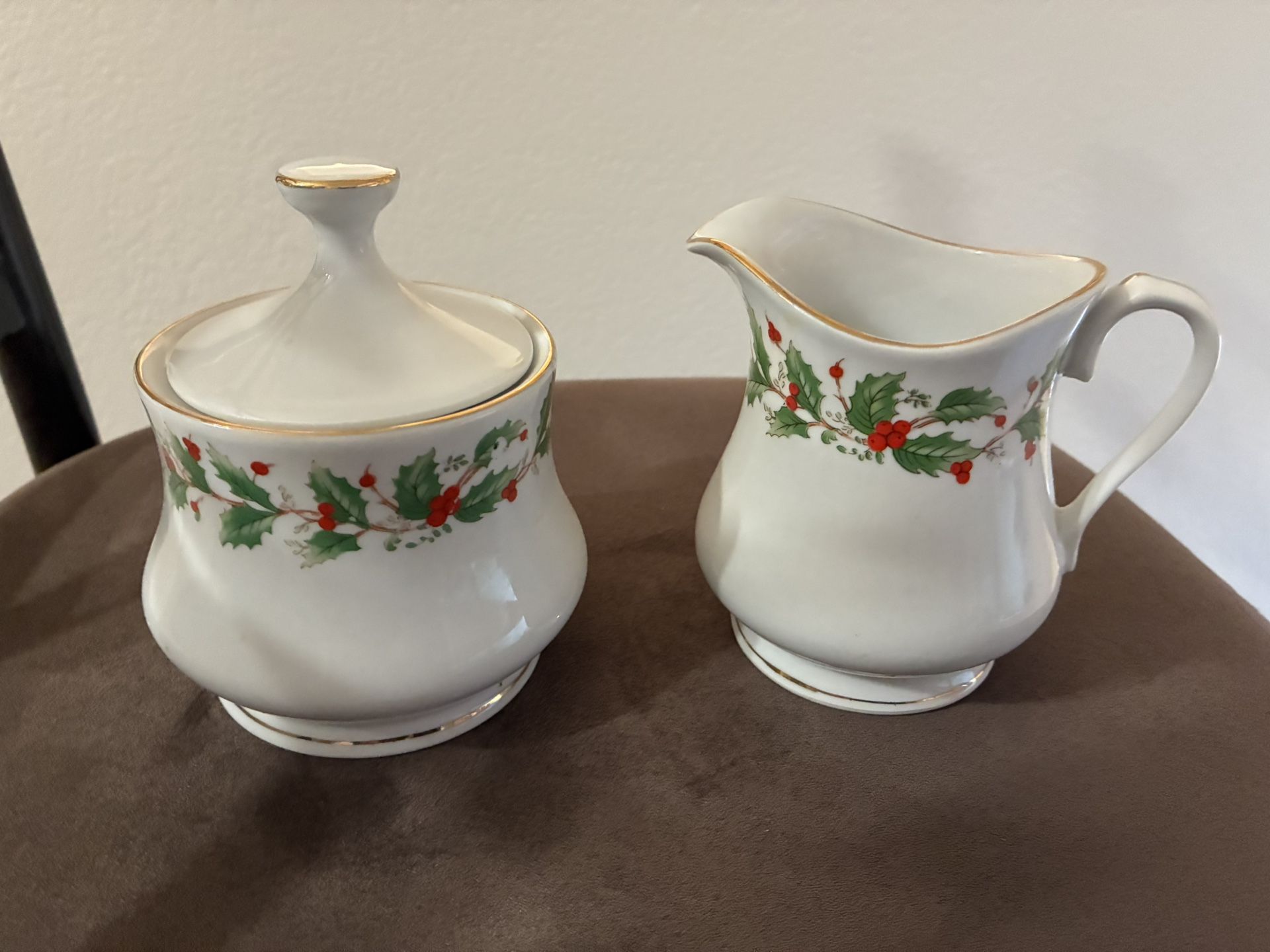 Ceramic “Holly & Gold Trim Accented” Sugar & Creamer Set!