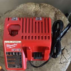 Milwaukee Multi-Voltage M12 & M18 Battery Charger 