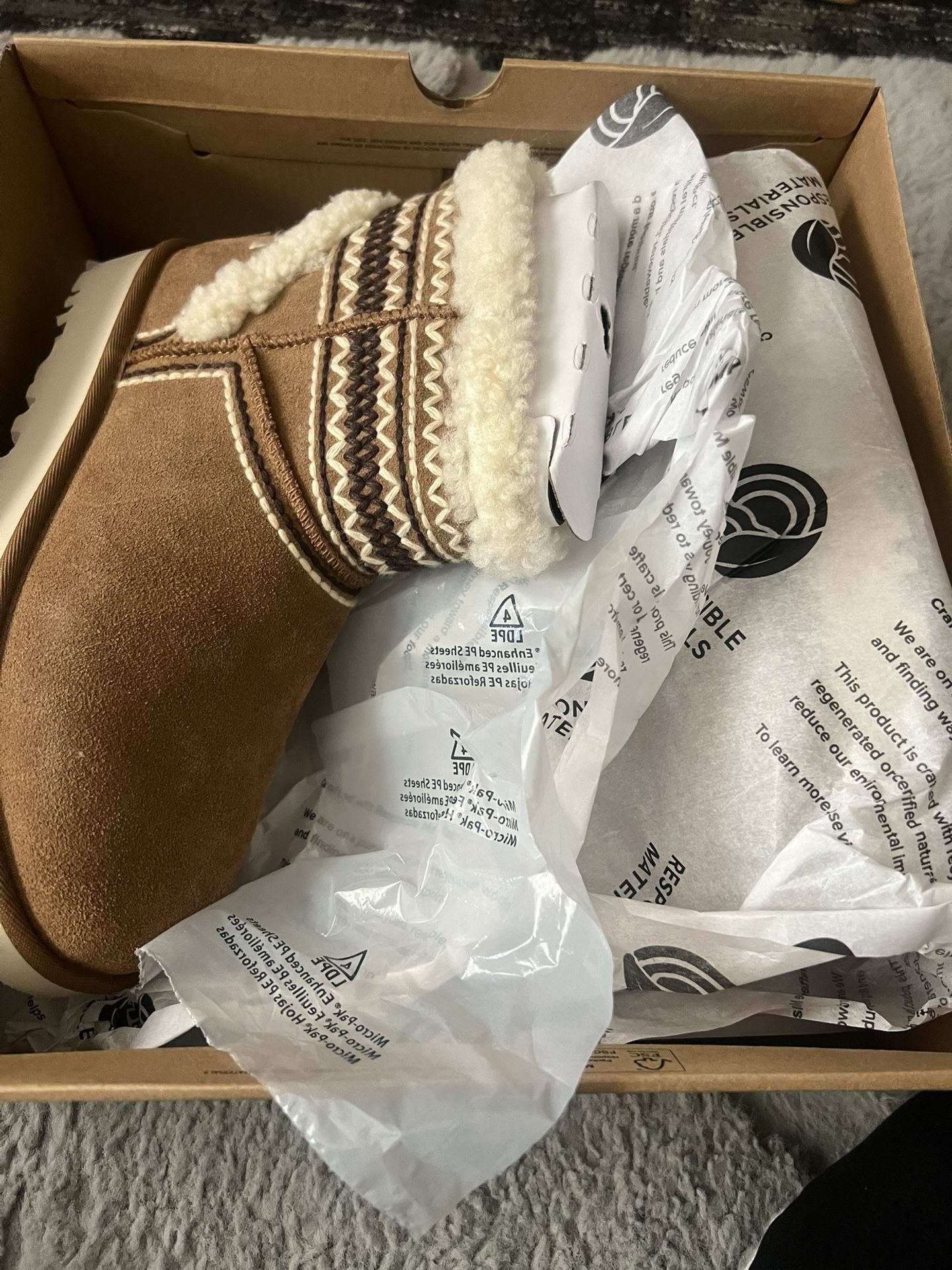 W Classic Mini Antherson Uggs Size 7