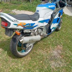 Suzuki GSX 1,100