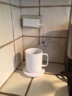 💥Clearance  ✨ $30 💥Ember 10 Oz, Heated Coffee Mug W/ Charger Included ☕️ White