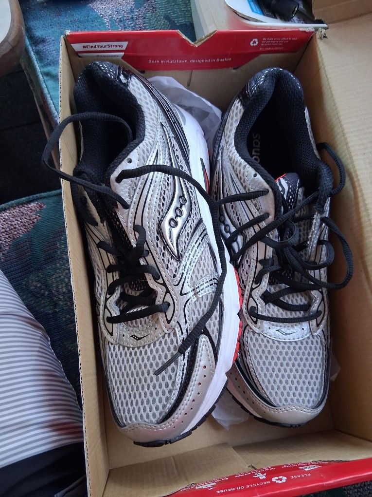 Women's SAUCONY SHOES9.5