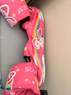 Little girls body floaty swim