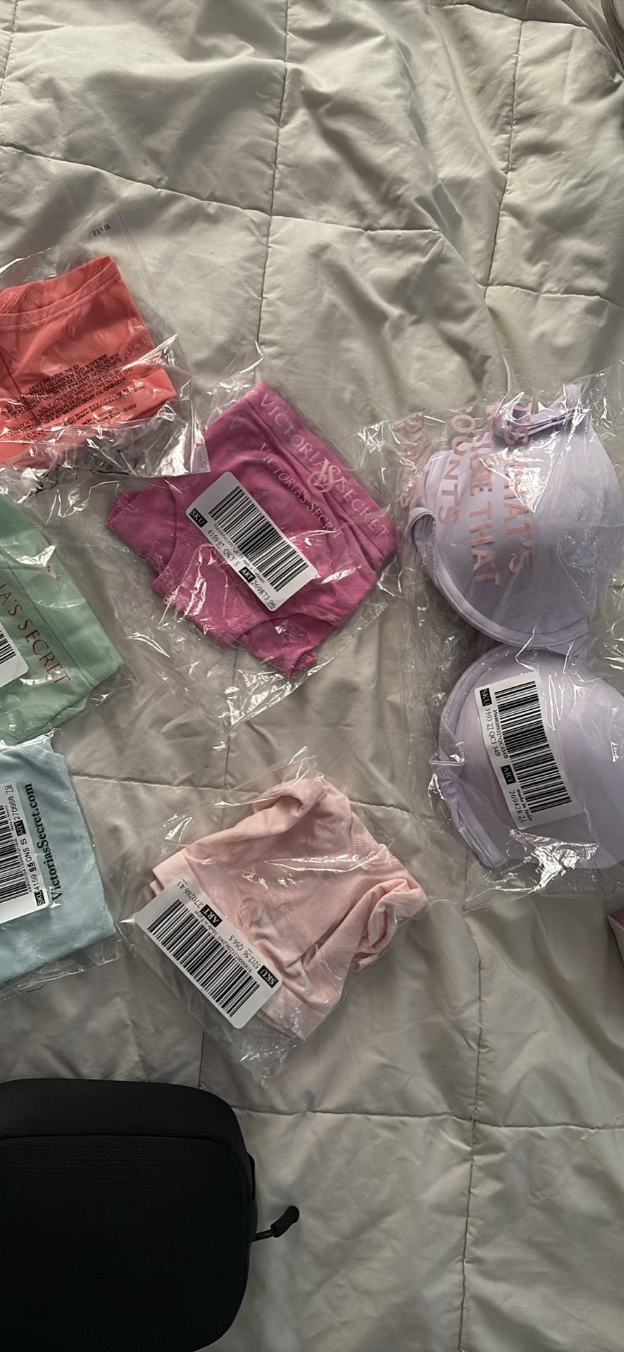 victoria’s secret bra & panties read desc!