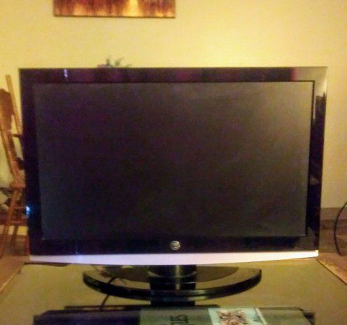 24 Inch Westinghouse Flat Screen TV - Works Great - No R emote