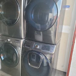 Samsung AddWash 4.5cu Ft Front Load Washer And Stackable Gas Dryer Set In Black Stainless Steel 