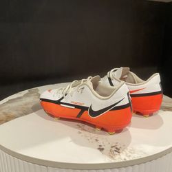 Nike Soccer Cleats – Size 6.5 Wide – Orange $35 Or Best Offer