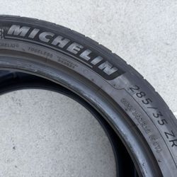 285/35/19 1 Pilot Sport All Season  97%