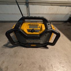 DeWalt Radio With Battery 