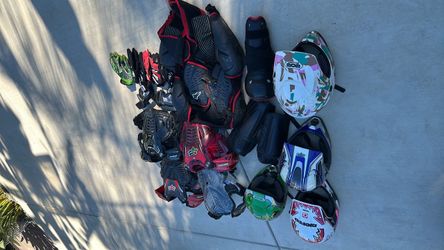 Dirt bike helmets and gear (accessories)