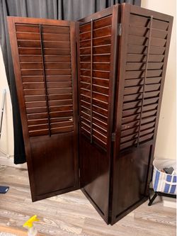 Plantation Wood Room Divider / Folding Privacy Screen