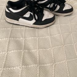 Black And White Nike Size 1