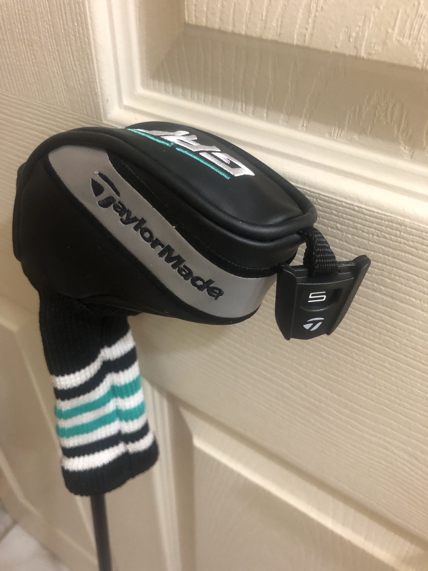 Taylormade GAPR Mid 5 Hybrid with interchangeable head cover