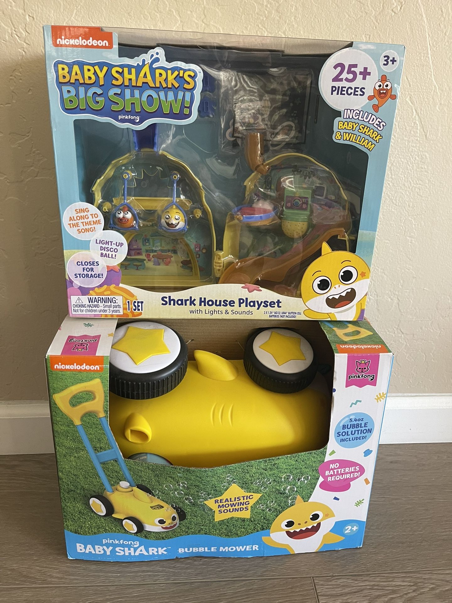 Baby Shark Bubble Mower and Playset