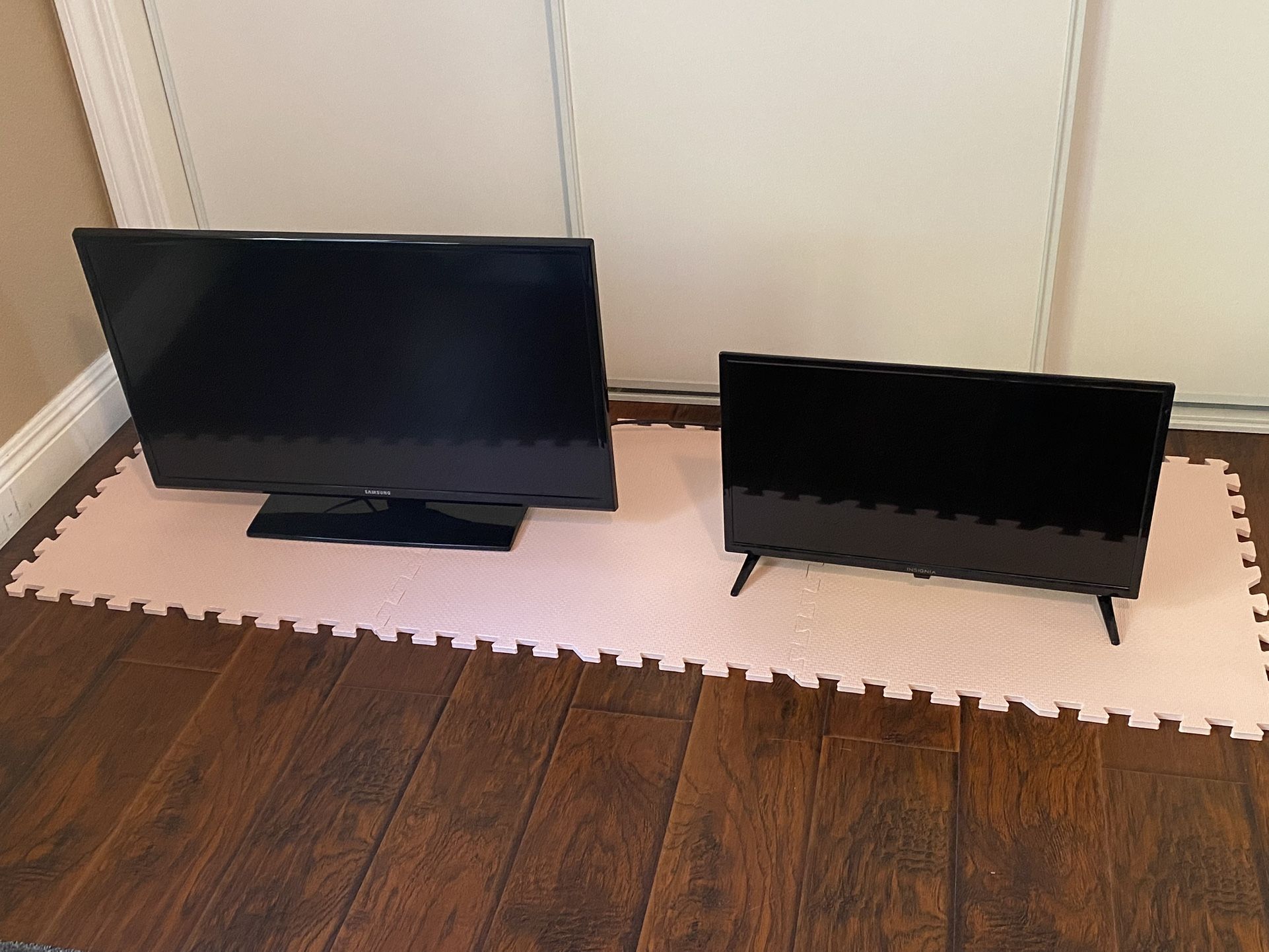 30” Samsung TV w/remote And 24” Insignia TV no Remote