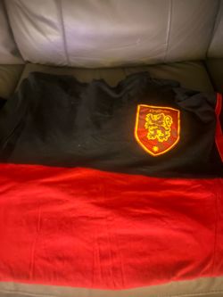 Authentic Universal Gryffindor Spirit Shirt Size Medium
